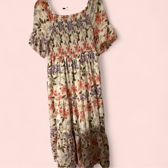 Dresses & Skirts - Floral Smocked Midi Dress